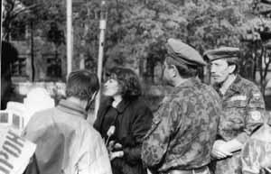 Губкин - фотография из пробега 1994 года, у памятника павшим воинам