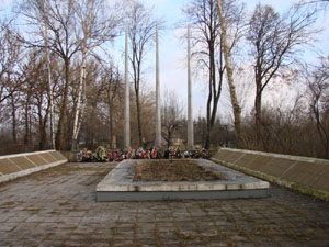 Братская могила № 15, сквер у станции юннатов